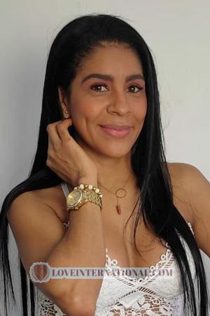 205734 - Yohana Age: 38 - Colombia